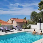 Oasis - Five Bedroom With Private Pool ヴィラ *