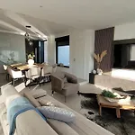 Oasis - Five Bedroom With Private Pool ヴィラ トロギール