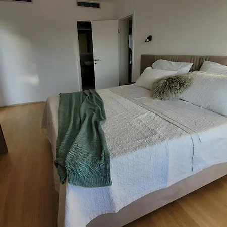 Oasis - Five Bedroom With Private Pool Trogir