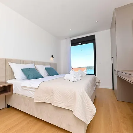 Oasis - Five Bedroom With Private Pool * Trogir