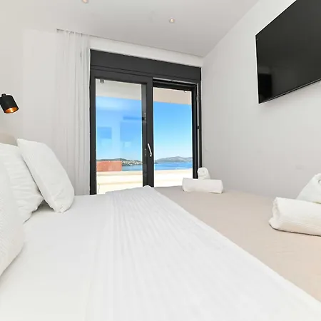 Oasis - Five Bedroom With Private Pool * Trogir