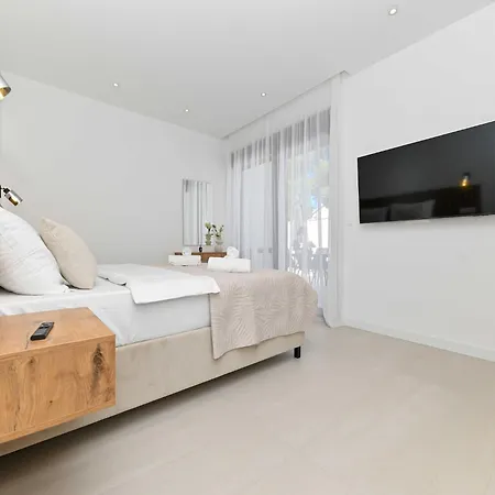 Oasis - Five Bedroom With Private Pool Villa Trogir