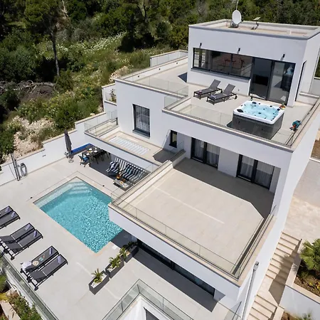 Oasis - Five Bedroom With Private Pool * Trogir
