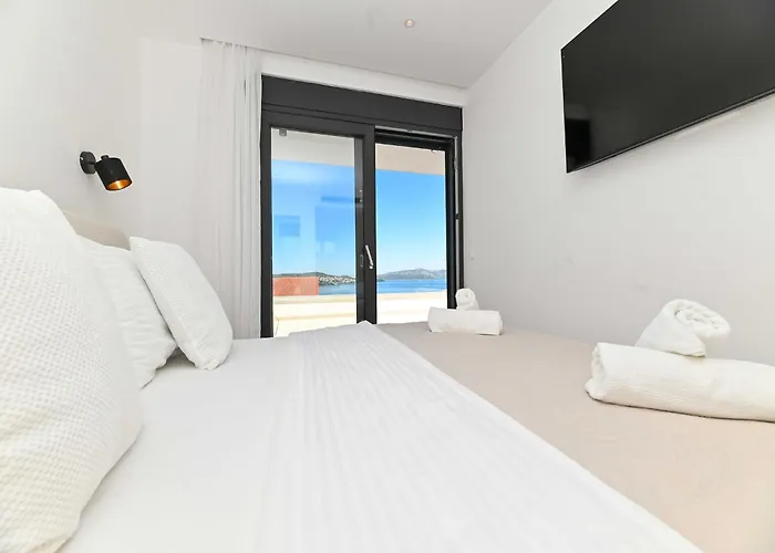Oasis - Five Bedroom With Private Pool * Trogir