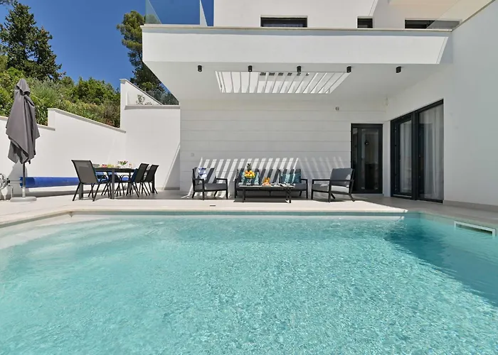 Oasis - Five Bedroom With Private Pool * Trogir