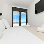 Oasis - Five Bedroom With Private Pool * Trogir