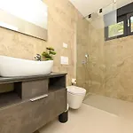 Villa Oasis - Five Bedroom With Private Pool Trogir