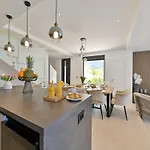 Oasis - Five Bedroom With Private Pool Trogir