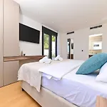 Oasis - Five Bedroom With Private Pool