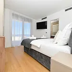 Villa Oasis - Five Bedroom With Private Pool