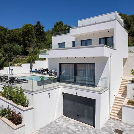 Oasis - Five Bedroom With Private Pool فيلة *