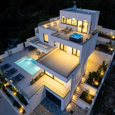 Villa Oasis - Five Bedroom With Private Pool Trogir