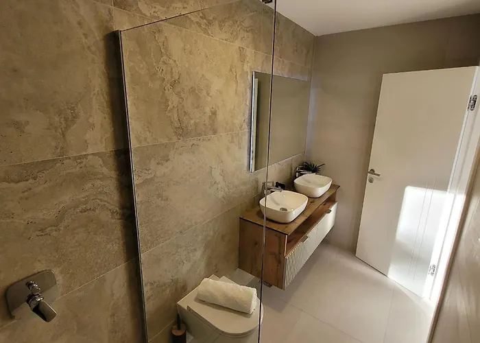 Oasis - Five Bedroom With Private Pool فيلة *