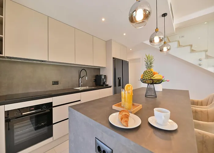 Oasis - Five Bedroom With Private Pool فيلة *