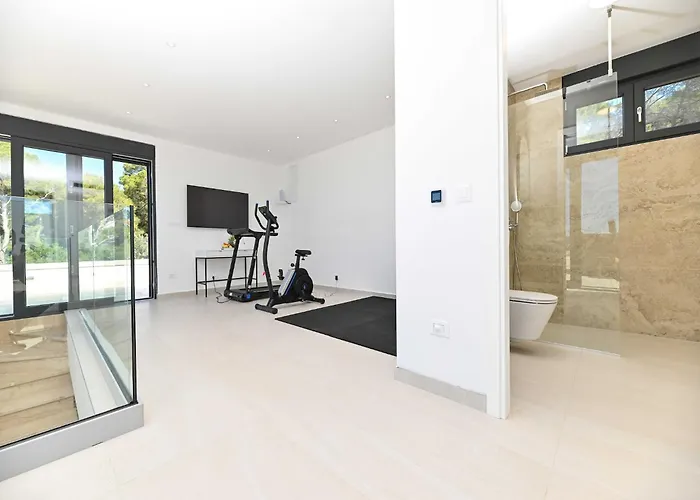 Oasis - Five Bedroom With Private Pool فيلة