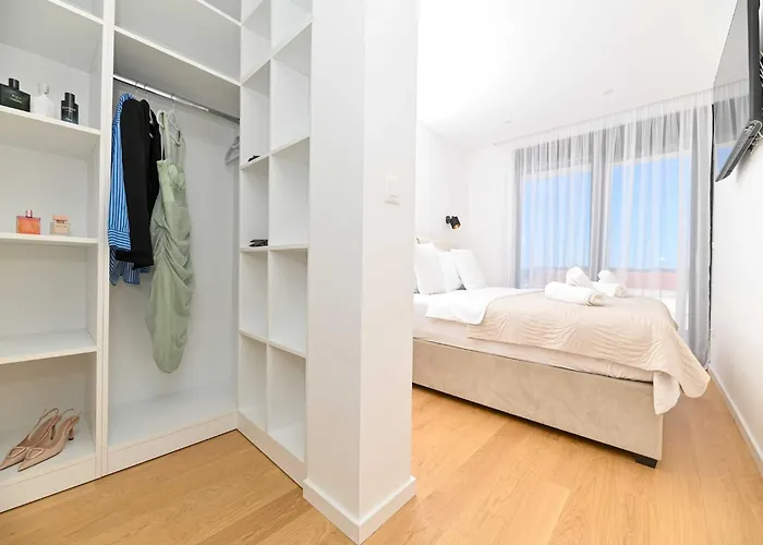 Oasis - Five Bedroom With Private Pool فيلة *