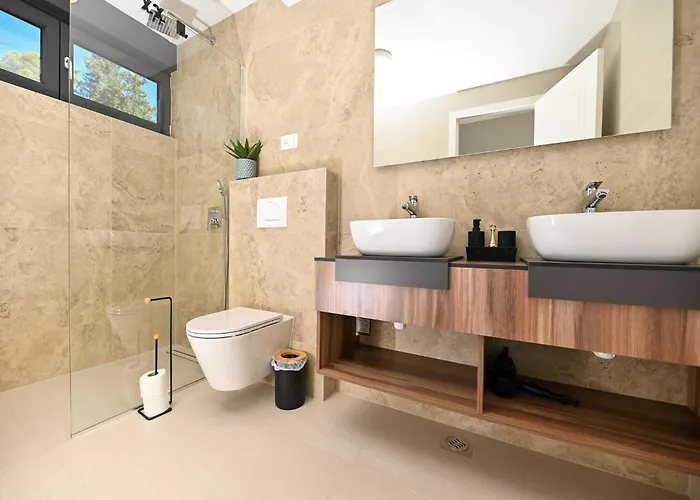 Oasis - Five Bedroom With Private Pool فيلة *