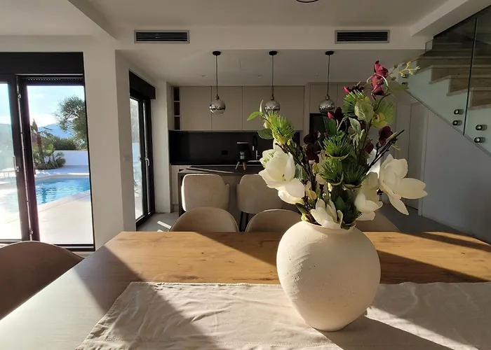 Oasis - Five Bedroom With Private Pool فيلة