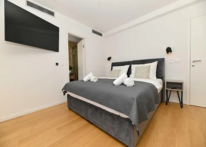 Oasis - Five Bedroom With Private Pool فيلة تروغير