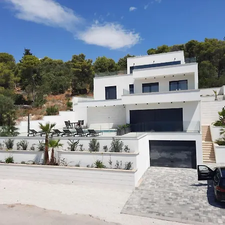 Oasis - Five Bedroom With Private Pool Villa