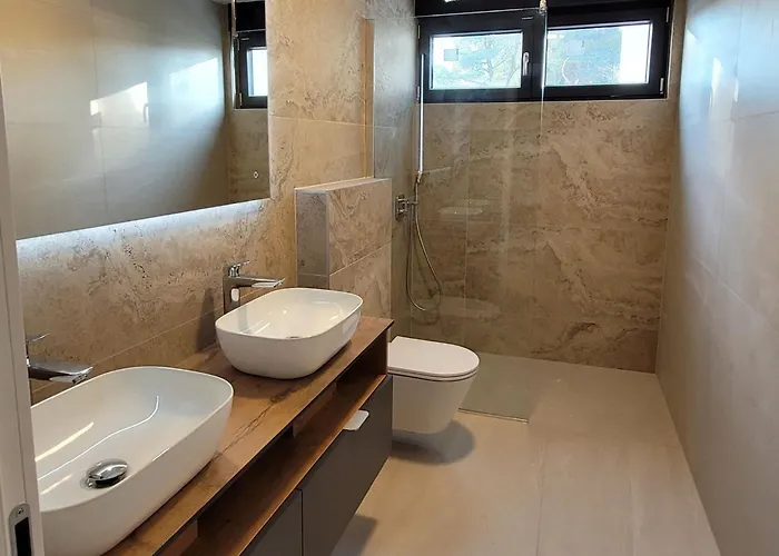 Villa Oasis - Five Bedroom With Private Pool