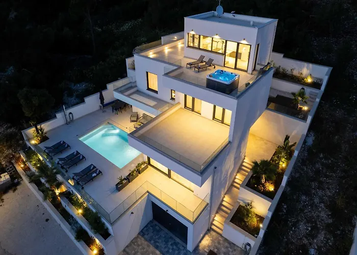 Villa Oasis - Five Bedroom With Private Pool Trogir