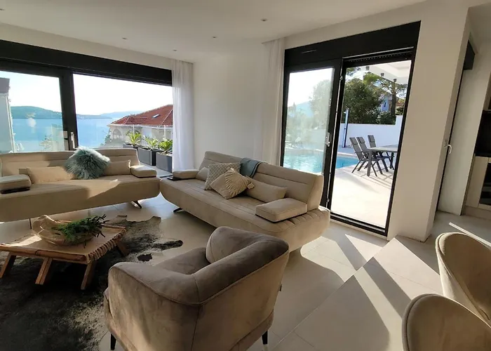 Oasis - Five Bedroom With Private Pool Villa Trogir